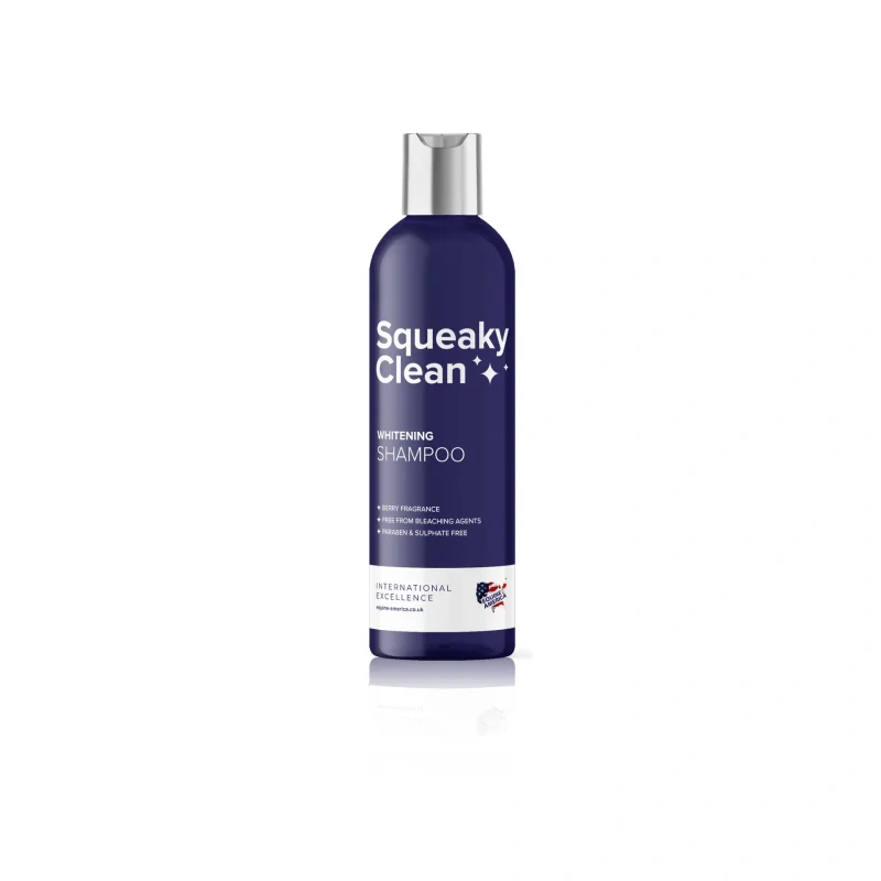 Bělící šampon pro světlé koně s vůní lesních plodů Squeaky clean (Láhev s dávkovačem, 1 l)