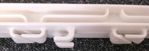 Sloupek plastový pro elektrický ohradník 140 cm, délka 155 cm, 14 oček, bílý