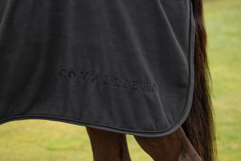 Odpocovací deka Covalliero Anniversary, tmavě šedá