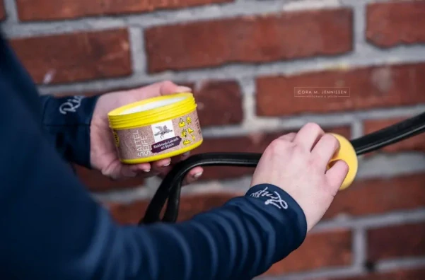 Mýdlo na kůži s houbičkou B & E 250 ml