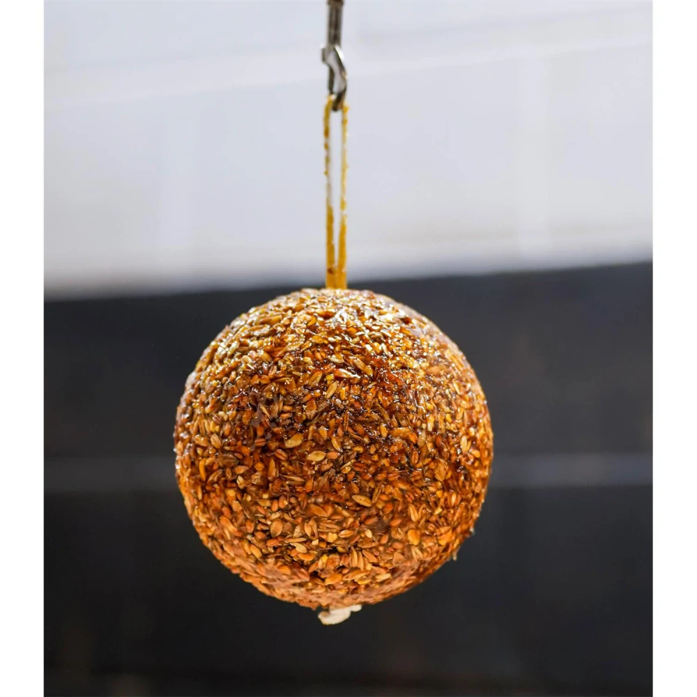 Pochoutka LIKIT Stall Ball, jablečná, 1,6 kg