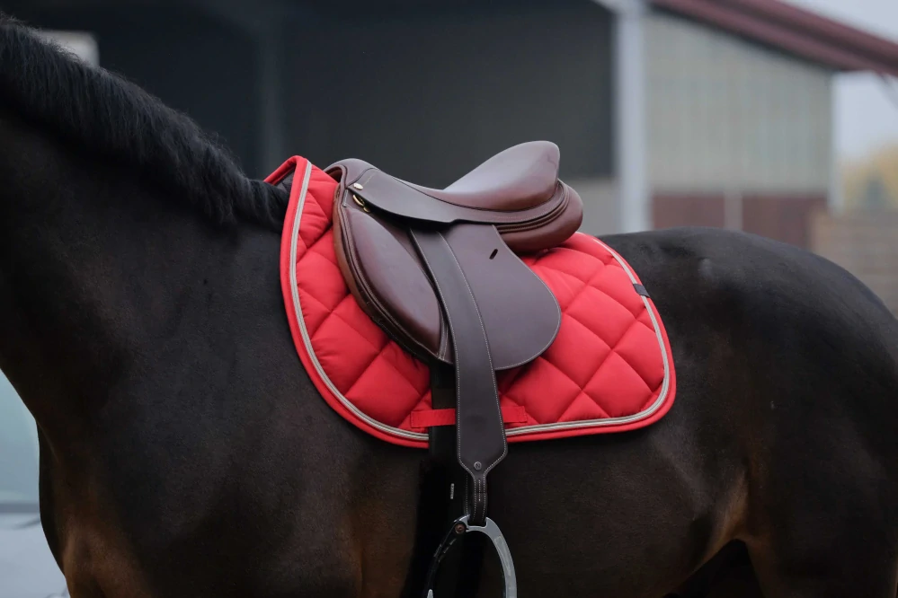 Podsedlová dečka EQUITHEME Classic, červená