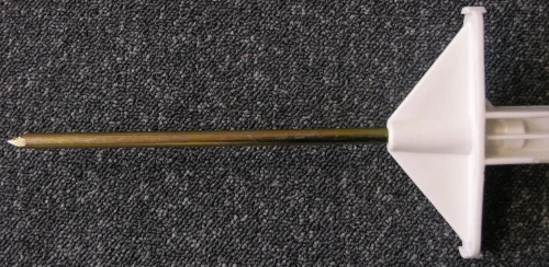 Sloupek plastový pro elektrický ohradník 140 cm, délka 155 cm, 14 oček, bílý