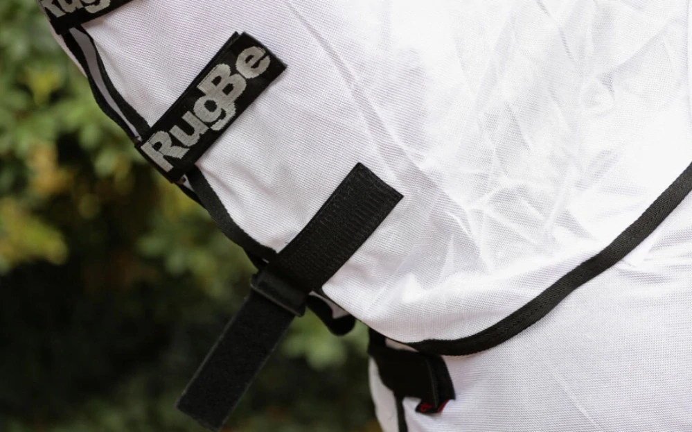 Deka proti hmyzu RugBe SuperFly s odnímatelným nákrčníkem