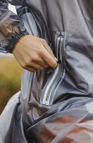 Transparentní kabát Equithéme S/S 2025 Hanoi