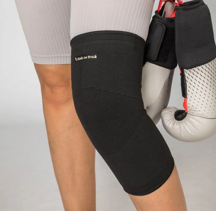 Terapeutická bandáž na koleno Back on Track X-Stretch, černá