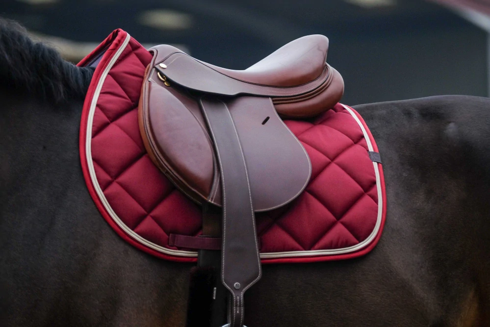 Podsedlová dečka EQUITHEME Classic, vínová