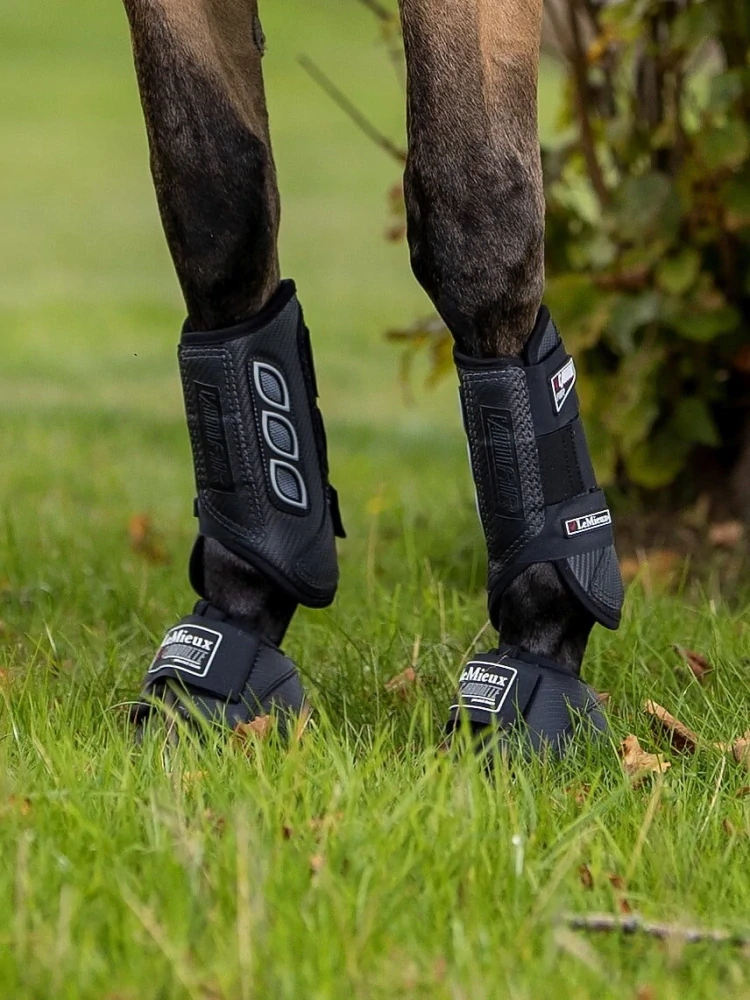 Krosové chrániče LeMieux Carbon Air XC, černé, přední