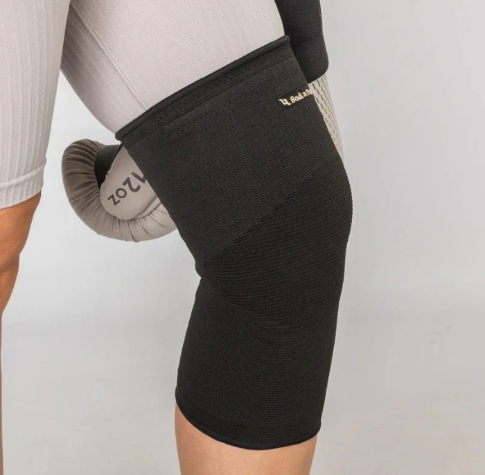 Terapeutická bandáž na koleno Back on Track X-Stretch, černá